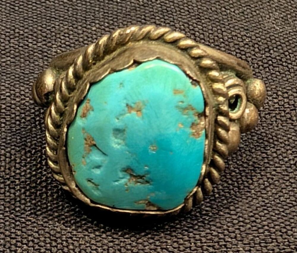 Vintage Navajo made Large Stone Turquoise Ring Size 8